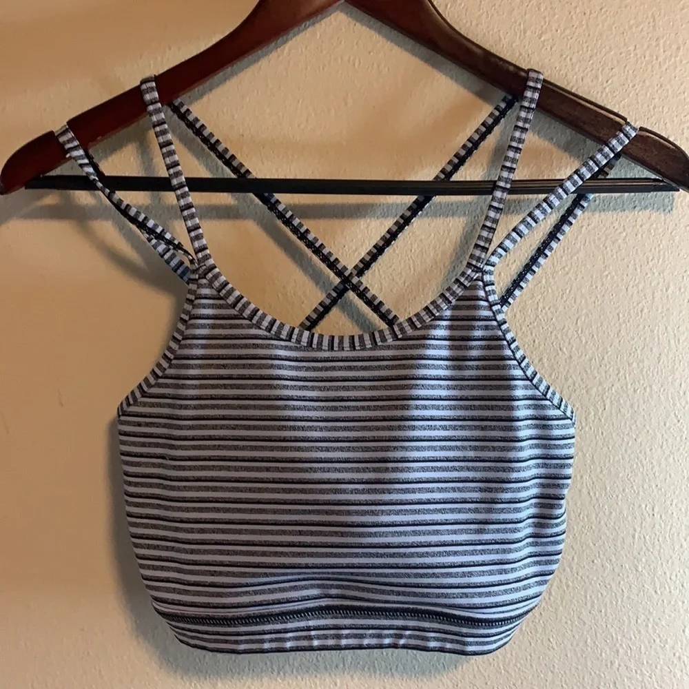 NWOT Monochrome Tiramisu Sports Bra Medium Striped Cross Back Stretchy Strappy